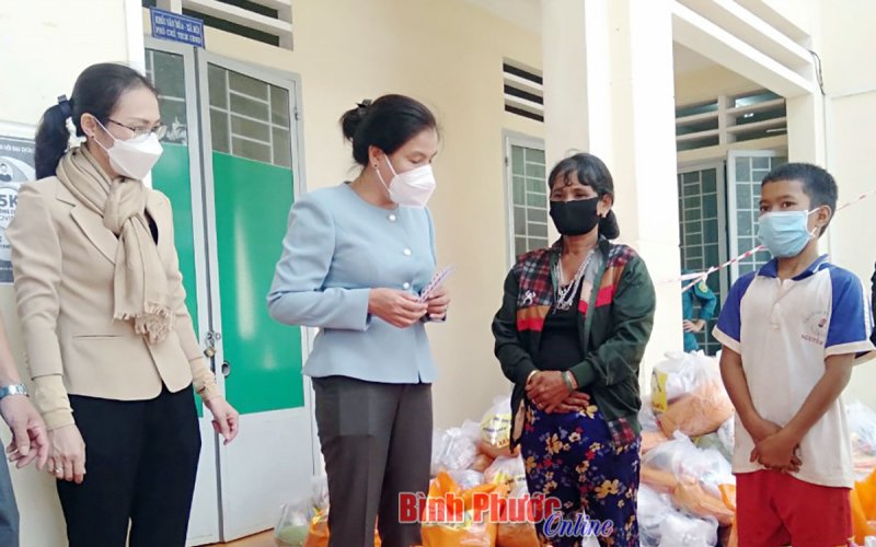 Hơn 600 túi an sinh xã hội tặng người dân huyện Bù Đăng