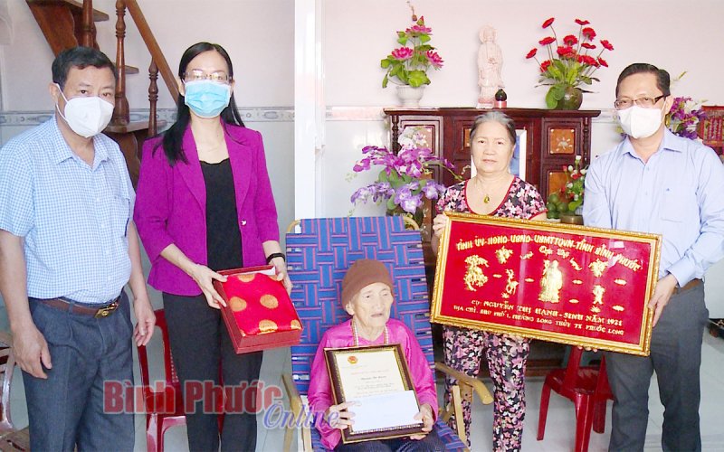 Người cao tuổi là chỗ dựa vững chắc cho con cháu