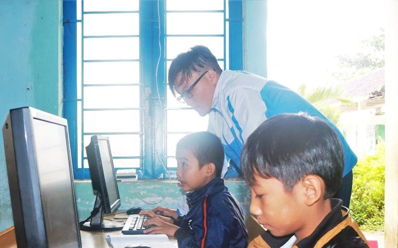 Quyên góp, ủng hộ “Máy tính cho em”