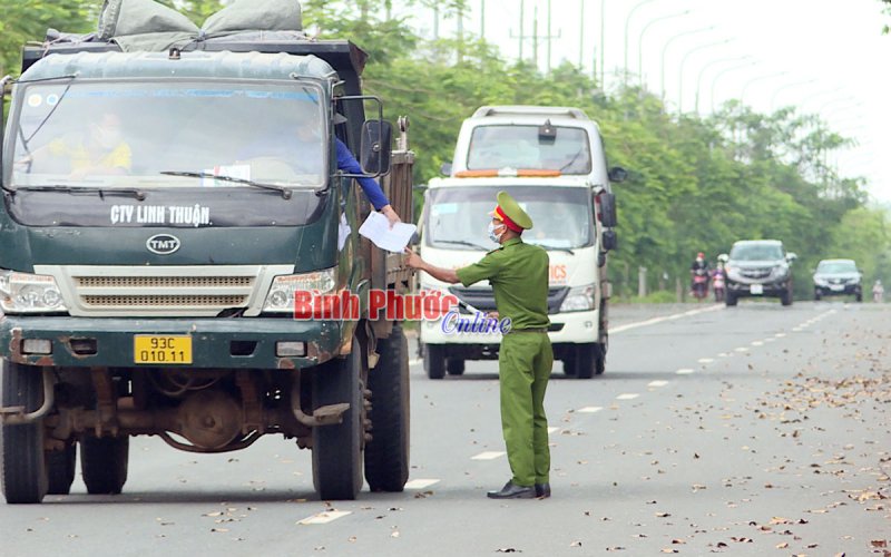Tăng cường kiểm soát, test nhanh Covid-19 cho tài xế