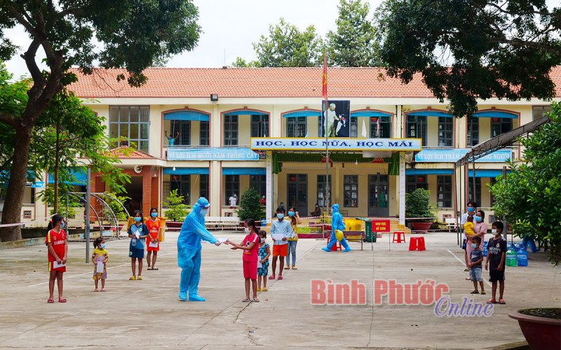 Tết Trung thu ấm &aacute;p nghĩa t&igrave;nh