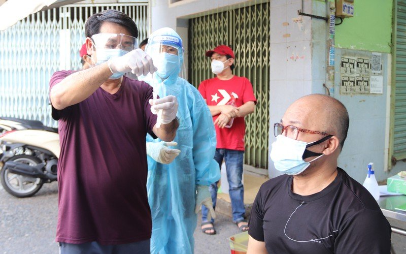 Thứ trưởng Bộ Y tế khuyến khích người dân TP.HCM tự test nhanh COVID-19