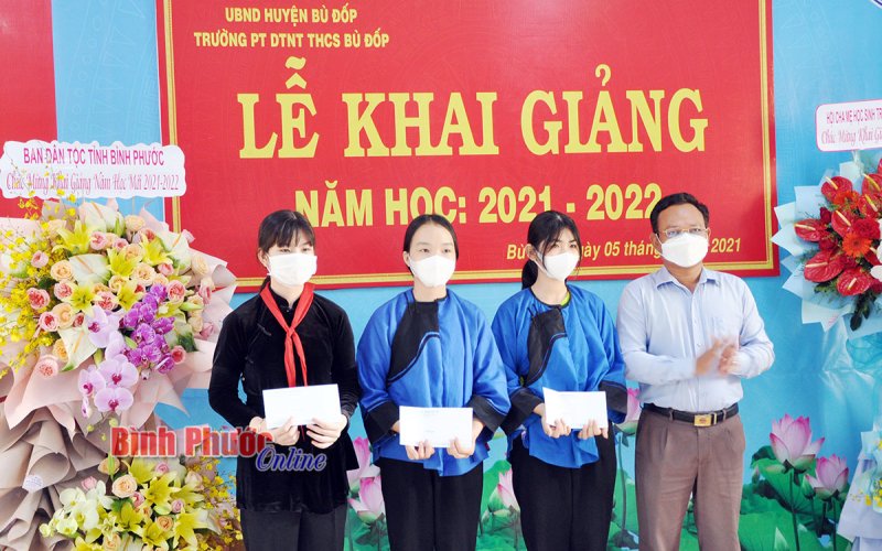 Ưu tiên nguồn lực phát triển giáo dục vùng DTTS, miền núi