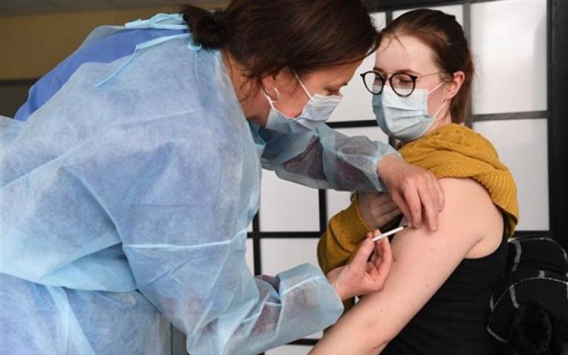 Vaccine AstraZeneca ngăn ngừa bệnh nhân COVID-19 biến chứng nguy hiểm