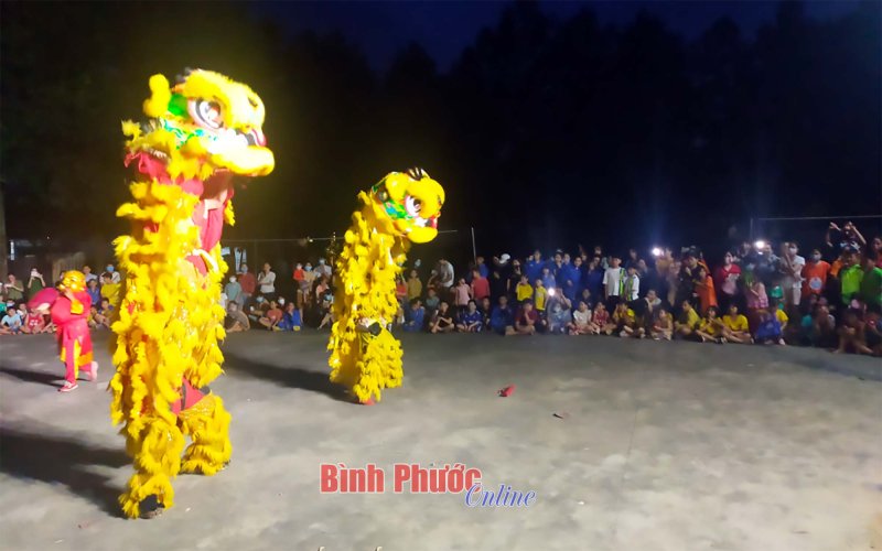 2.000 phần quà Trung thu tặng trẻ em Đồng Phú