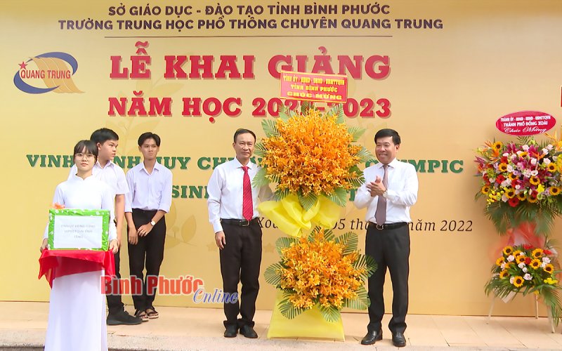 Ấn tượng lễ khai giảng Trường THPT chuyên Quang Trung 