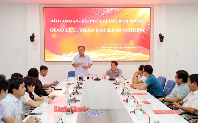 Báo Long An giao lưu, trao đổi kinh nghiệm tại BPTV