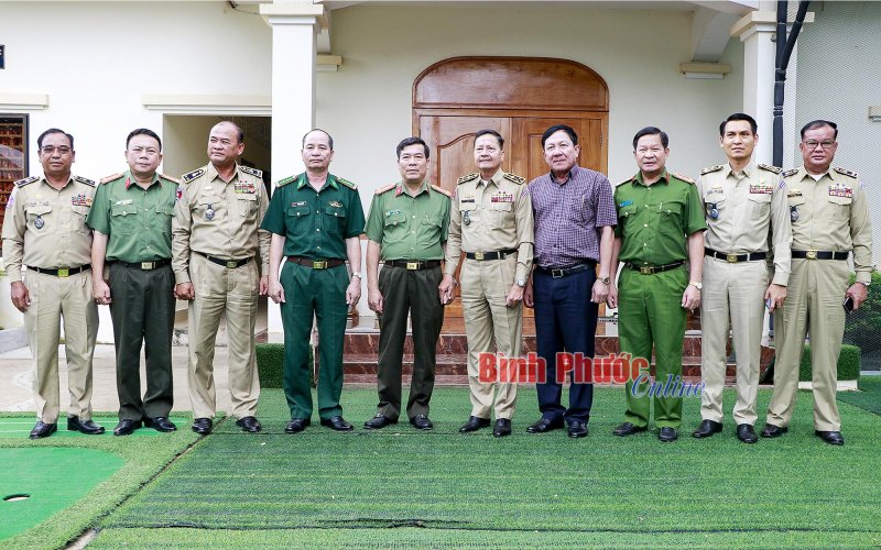 Bình Phước: Gần 200 triệu đồng hỗ trợ Ty công an Kratie xây dựng trụ sở mới