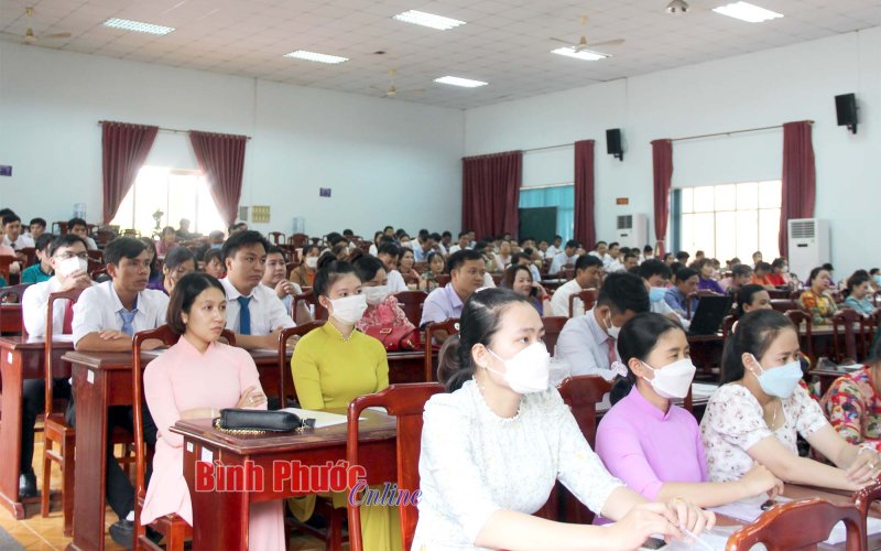 Bình Phước: Khai giảng 3 lớp trung cấp lý luận chính trị