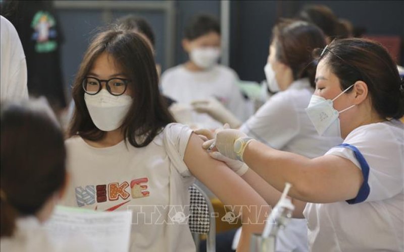 Bộ Y tế yêu cầu giám sát chặt chẽ dịch bệnh và đẩy nhanh tiêm vaccine COVID-19