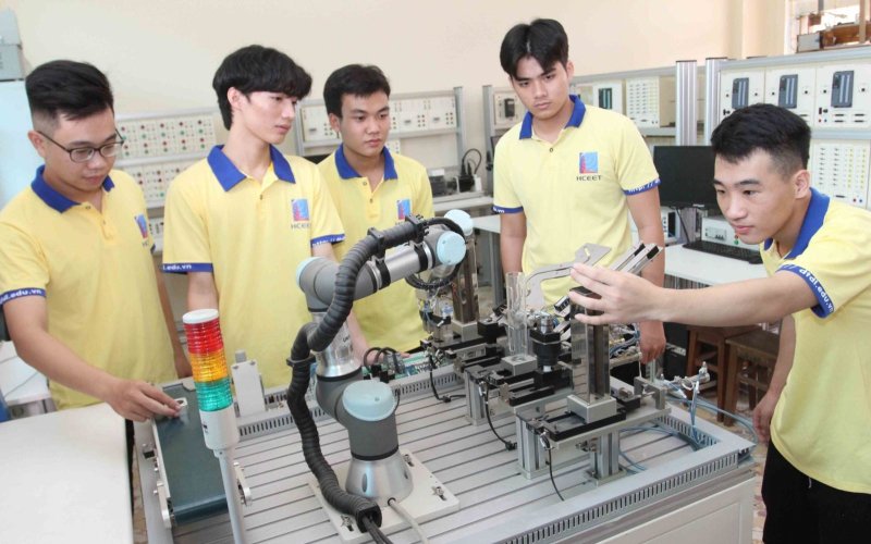 Cải cách cơ chế tiền lương thu hút và giữ chân nhân lực chất lượng cao