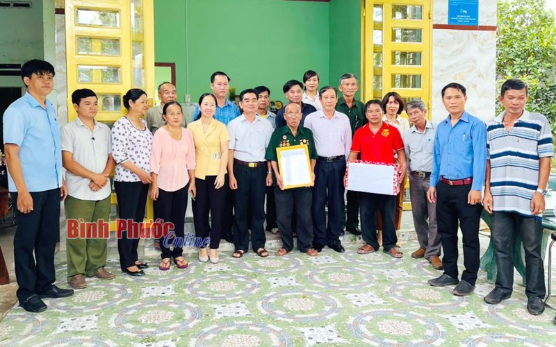 Chơn Thành: Bàn giao 4 căn nhà tình thương trước thềm lễ công bố thành lập thị xã 