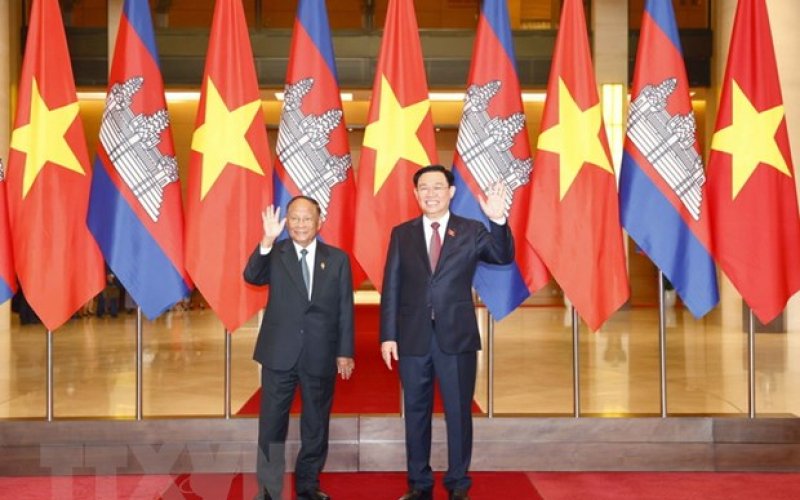 Chủ tịch Quốc hội đón và hội đàm với Chủ tịch Quốc hội Campuchia