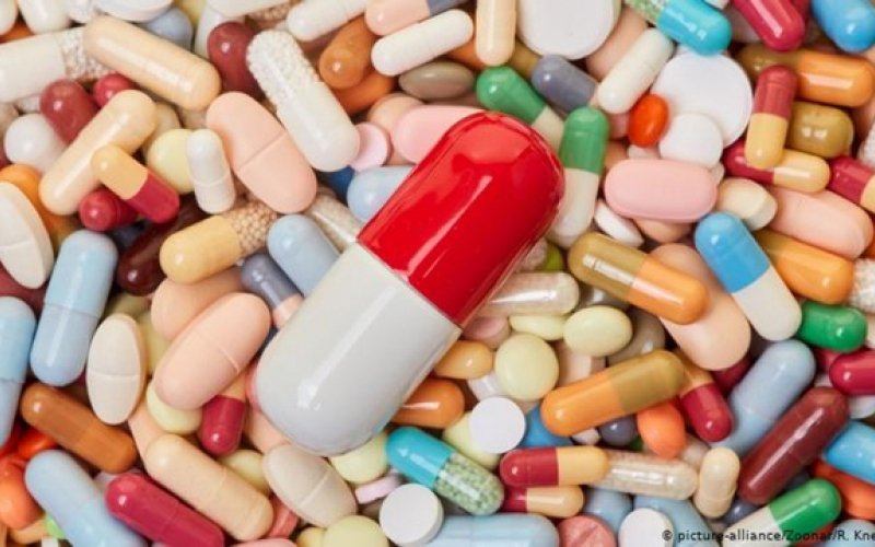 Công điện của Thủ tướng về bảo đảm thuốc, trang thiết bị y tế phục vụ khám chữa bệnh