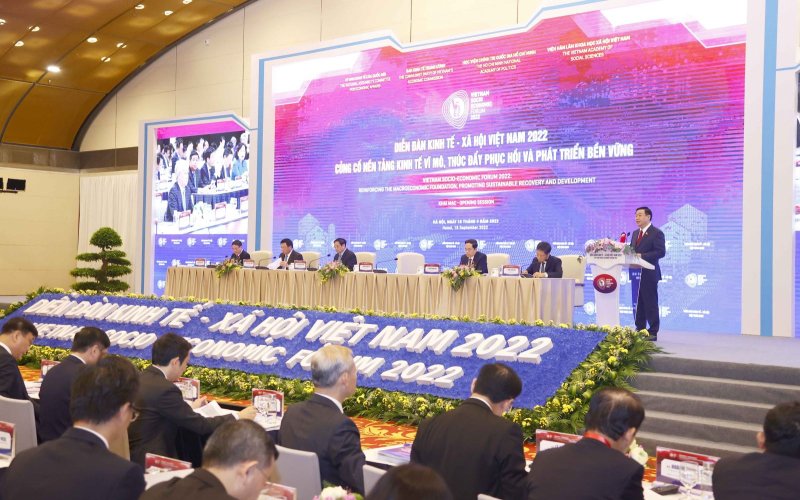 Củng cố nền tảng kinh tế vĩ mô, thúc đẩy phục hồi và phát triển bền vững