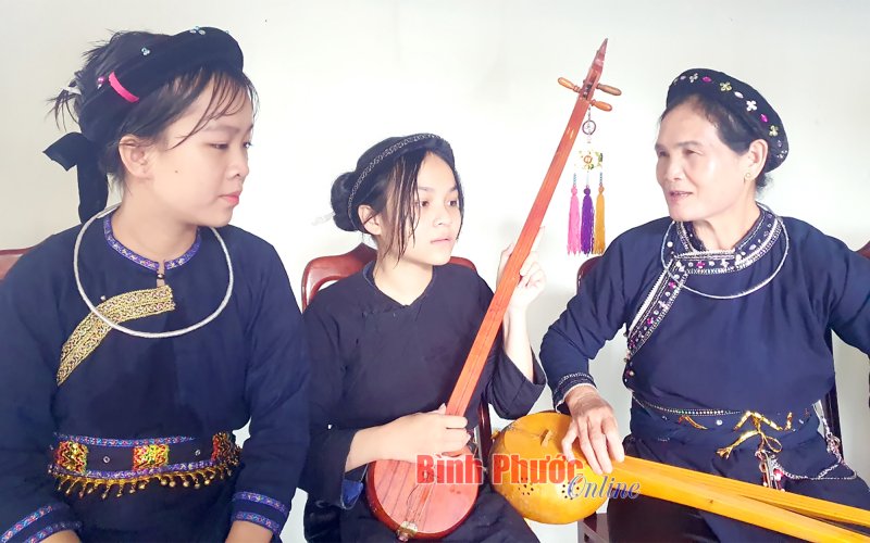 D&igrave;u dặt điệu then