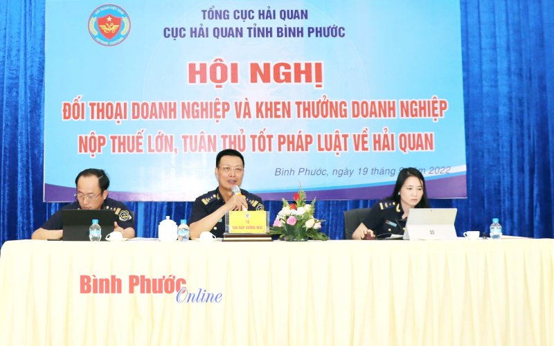 Đối thoại, khen thưởng doanh nghiệp nộp thuế, tuân thủ tốt pháp luật hải quan