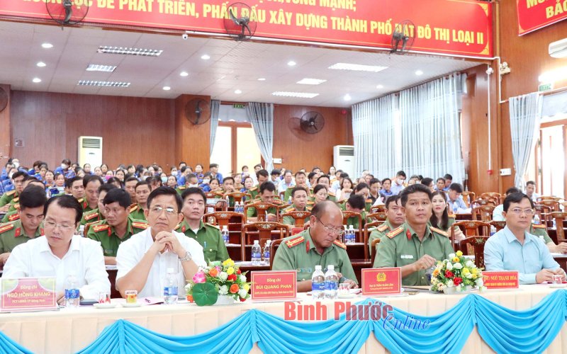 Đồng Xoài: Công nhân dịch vụ đô thị tự quản về an ninh, trật tự