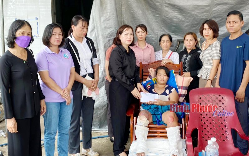 Hơn 140 triệu đồng hỗ trợ gia đình bị hỏa hoạn tại Minh Hưng