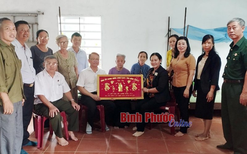 Huyện Bù Đốp thăm, chúc thọ người cao tuổi