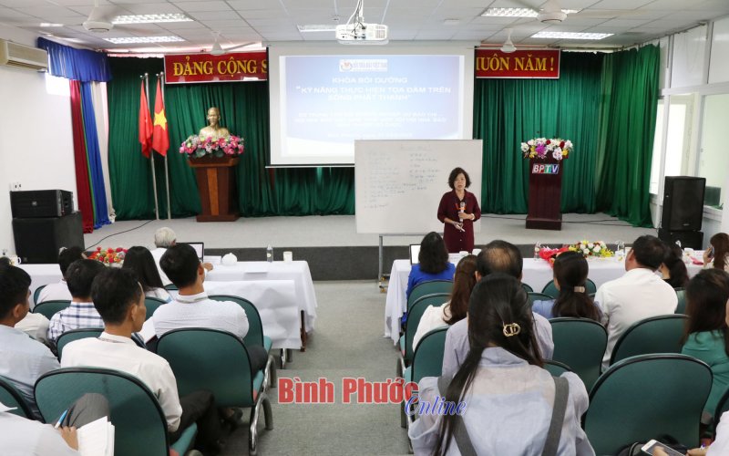 Khai mạc lớp bồi dưỡng nghiệp vụ kỹ năng thực hiện tọa đàm trên sóng phát thanh