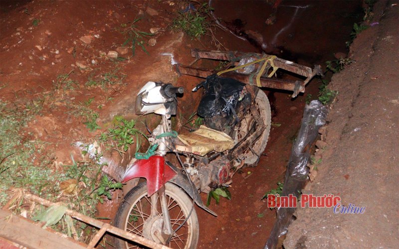 Lao xuống mương thoát nước bên đường, một thanh niên tử vong