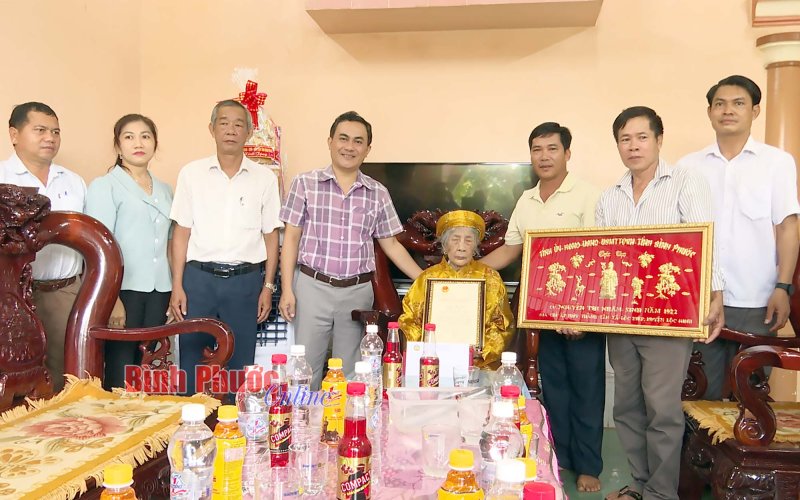 Người cao tuổi là tấm gương sáng để con, cháu noi theo