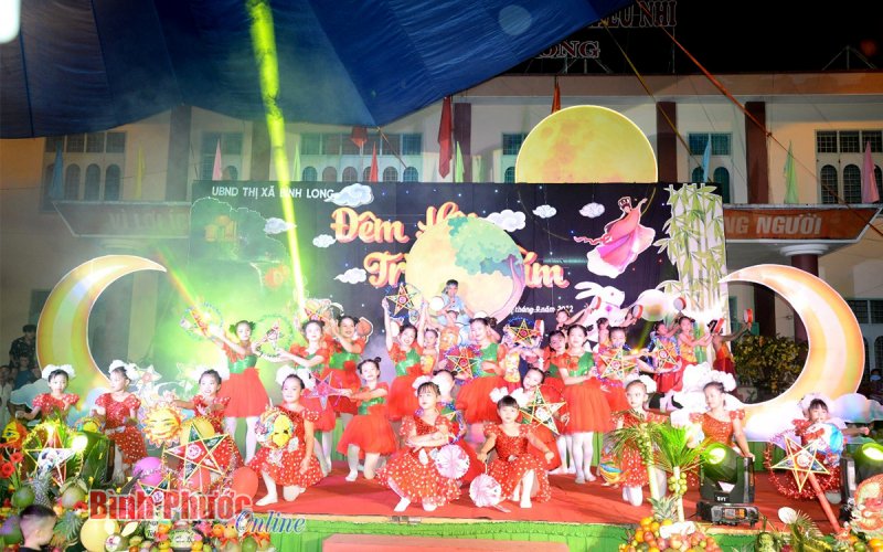 Thiếu nhi Bình Long vui đêm hội trăng rằm