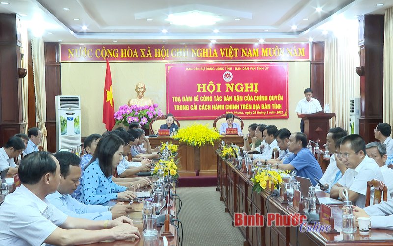 Thực hiện quyền giám sát của Nhân dân đối với hoạt động của bộ máy hành chính