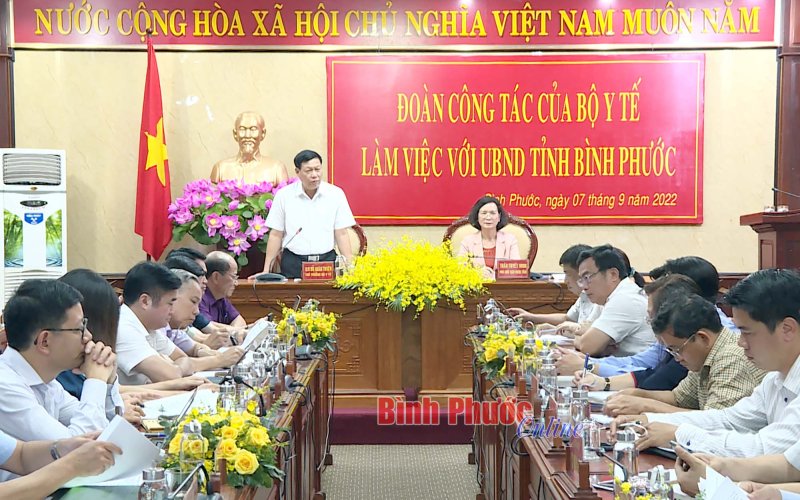 Ti&ecirc;m vắc xin Covid-19 kh&ocirc;ng thể dựa tr&ecirc;n tinh thần tự nguyện