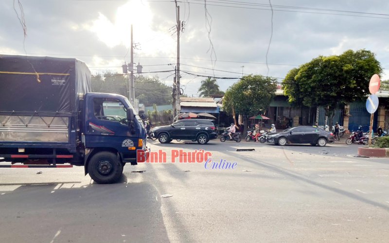 Tìm hành khách trên xe ôtô biển số 48B-004.47