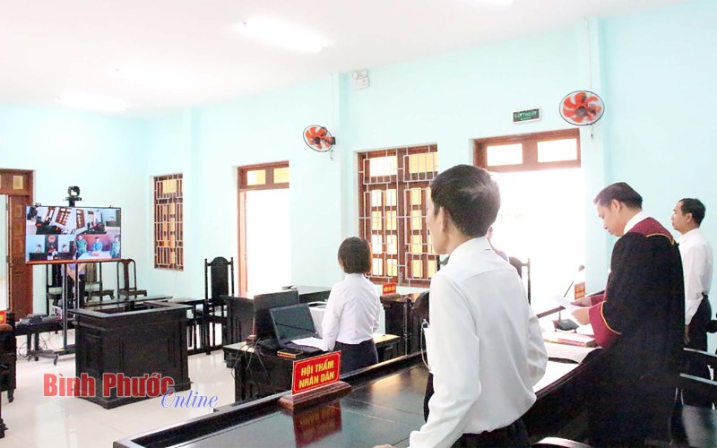 Tòa án nhân dân huyện Phú Riềng xét xử trực tuyến 3 vụ án hình sự
