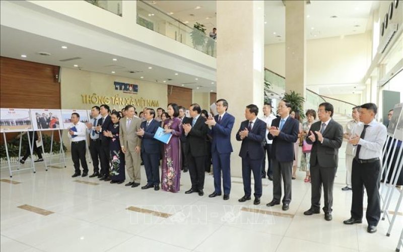 Triển lãm ảnh 'Quan hệ Việt Nam - Lào: Trường tồn và phát triển'