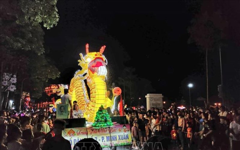 Tưng bừng Lễ hội Th&agrave;nh Tuy&ecirc;n