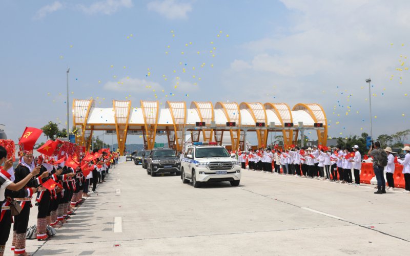 Tưng bừng ngày khánh thành Cao tốc Vân Đồn - Móng Cái