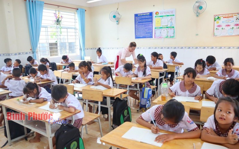 33 học sinh lớp học tình thương tại xã Tiến Hưng đã được đến trường 