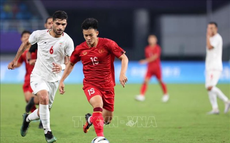 ASIAD 19: Olympic Việt Nam chịu thất bại 0-4 trước Olympic Iran