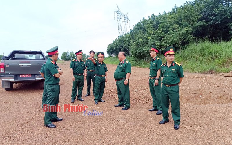 Ban tổ chức diễn tập khu vực phòng thủ tỉnh kiểm tra tại huyện Đồng Phú