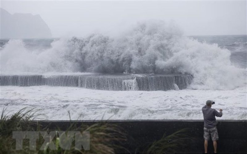 Bão Haikui đổ bộ lần 2 vào Đài Loan, sơ tán hơn 7.000 người dân