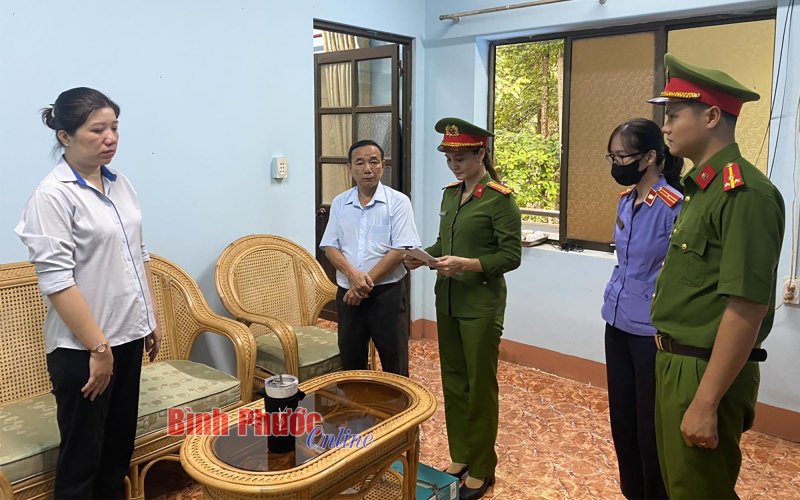 Bắt tạm giam kế toán Chi nhánh Văn phòng Đăng ký đất đai huyện Lộc Ninh