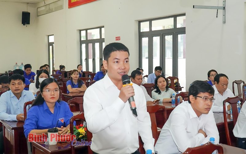 Bình Long gặp gỡ, đối thoại và biểu dương trí thức tiêu biểu