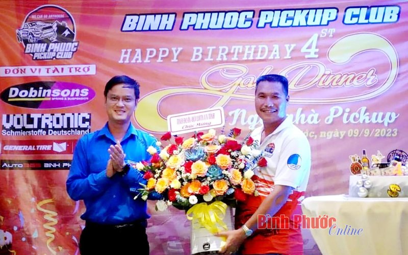 Bình Phước: Tặng 6 bằng khen cho thành viên Câu lạc bộ xe bán tải địa hình