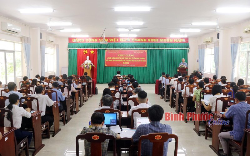 Bồi dưỡng công tác đấu tranh, bảo vệ nền tảng tư tưởng của Đảng 