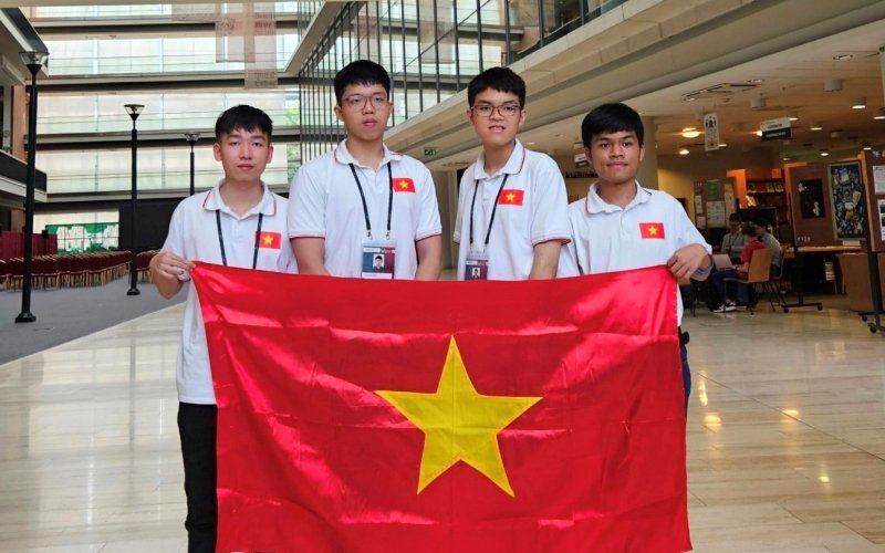 Bốn học sinh Việt Nam đều đoạt huy chương tại Olympic Tin học quốc tế 2023