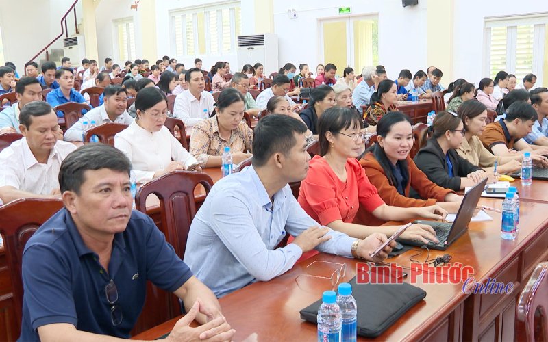 Chơn Thành: Tập huấn sử dụng phần mềm Sổ tay đảng viên điện tử