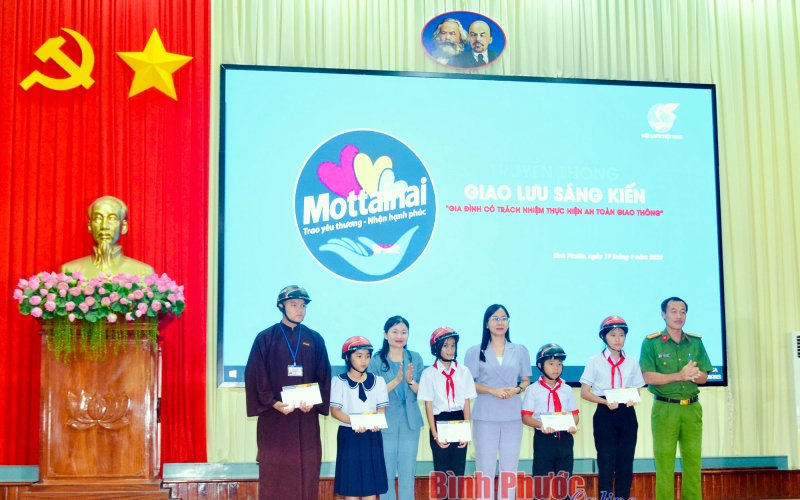 Chương trình truyền thông, giao lưu sáng kiến 'Gia đình có trách nhiệm thực hiện an toàn giao thông'