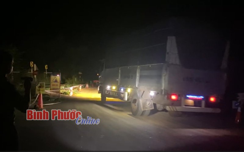  Đảm bảo an toàn giao thông đoạn bị sạt lở trên tuyến ĐT.755B