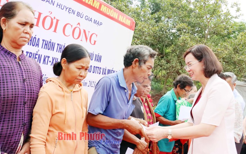 Đồng bào dân tộc thiểu số một lòng tin Đảng