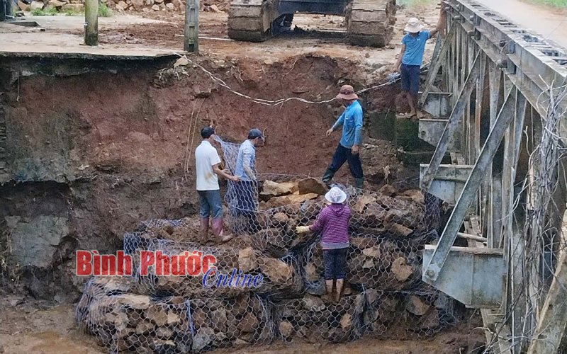 Đồng Phú đẩy nhanh tiến độ khắc phục sạt lở tại cầu Suối Nhung