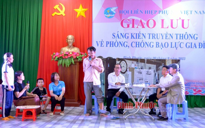 Giao lưu sáng kiến truyền thông về phòng, chống bạo lực gia đình